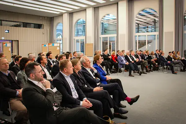 Gut besuchter Saal bei der Auftaktveranstaltung zum Masterplan Hamburger Finanzwirtschaft